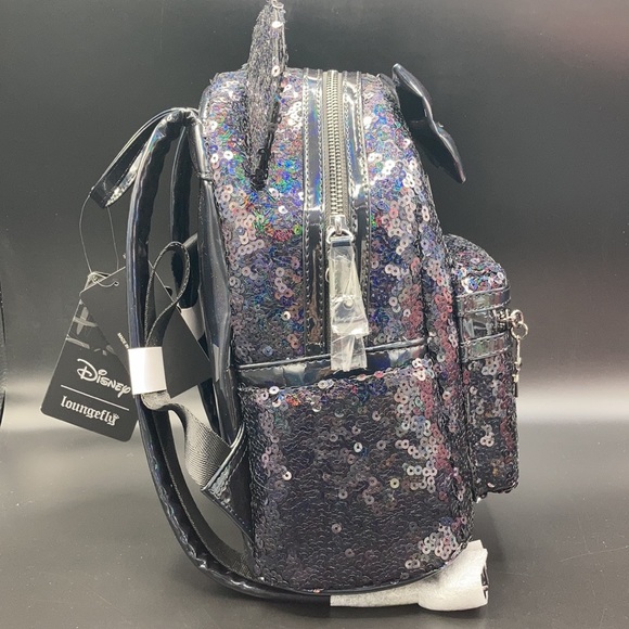 24HR DROP ⬇️Loungefly Holographic Exclusive Minnie Backpack - Picture 4 of 6